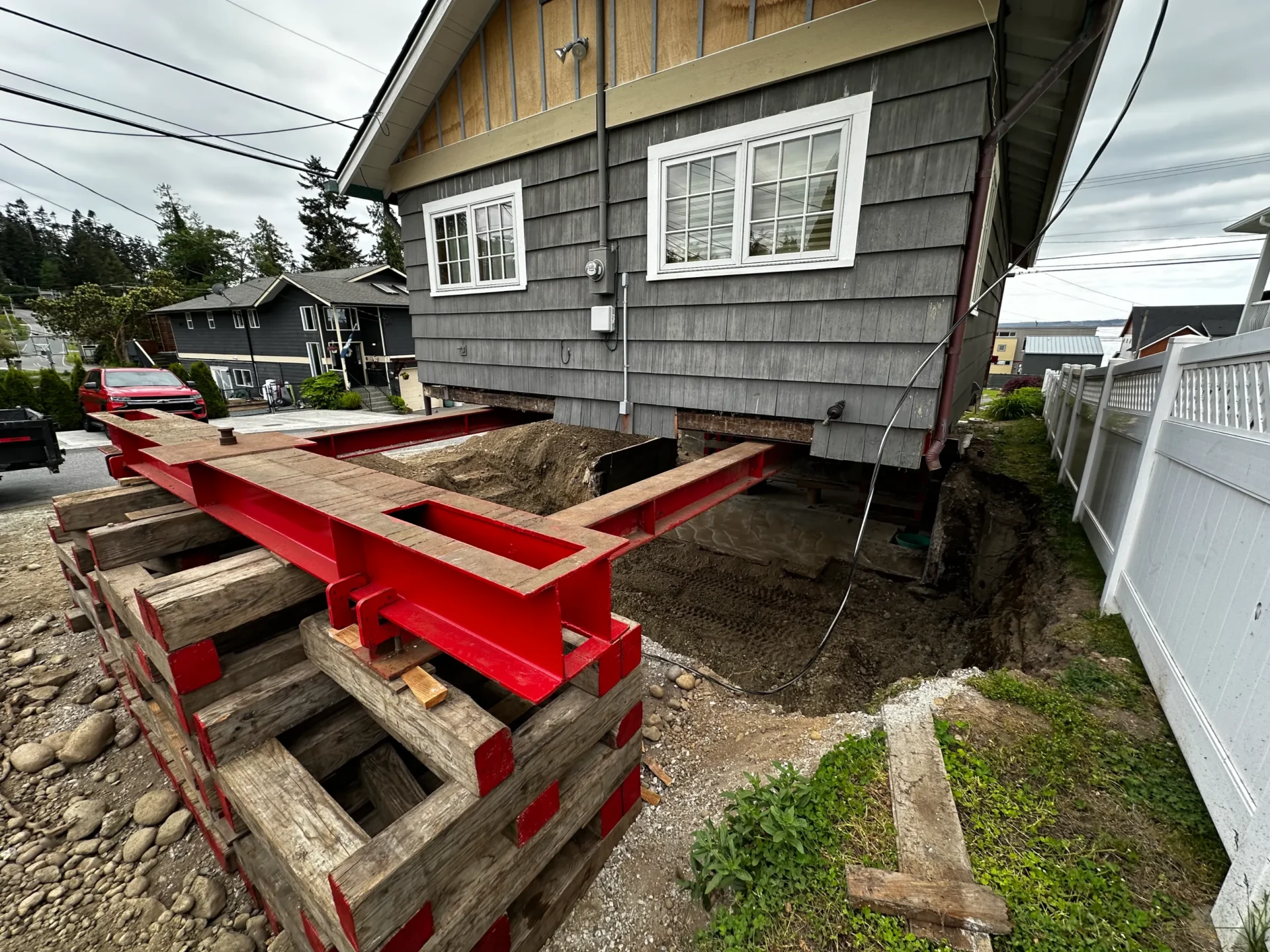 house-lifted-by-lifting-machine