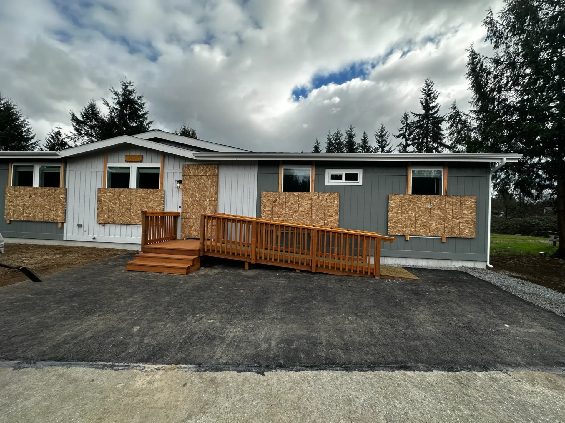 manufactured-home-front-entry-ada-wheelchair-ramp-cedar-steps